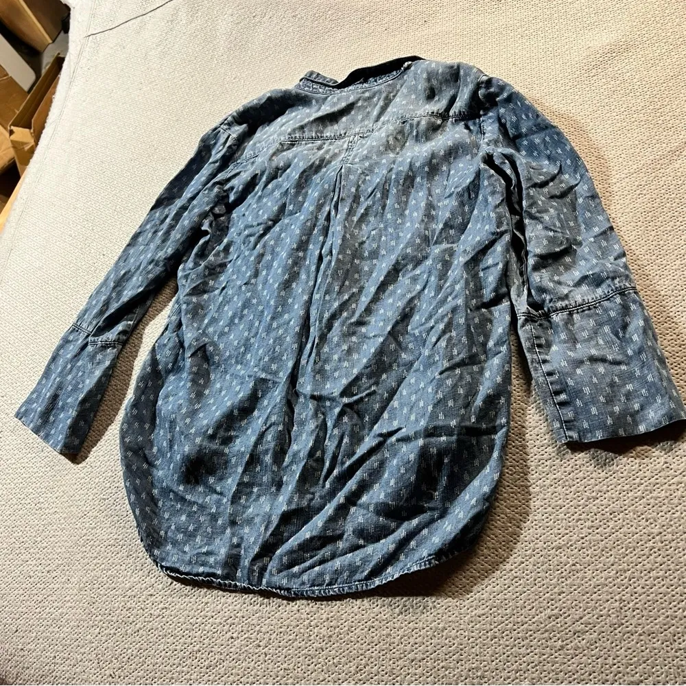 Cloth & Stone Chambray Blue Denim 100% Tencel Lyocell Button Down Blouse Medium - Image 5