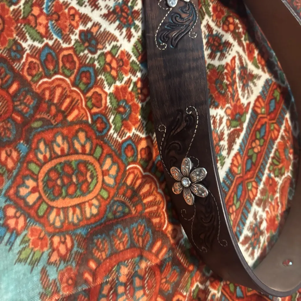 Justin women’s Brown and Silver Western Belt size 36 like new‎ - Image 3