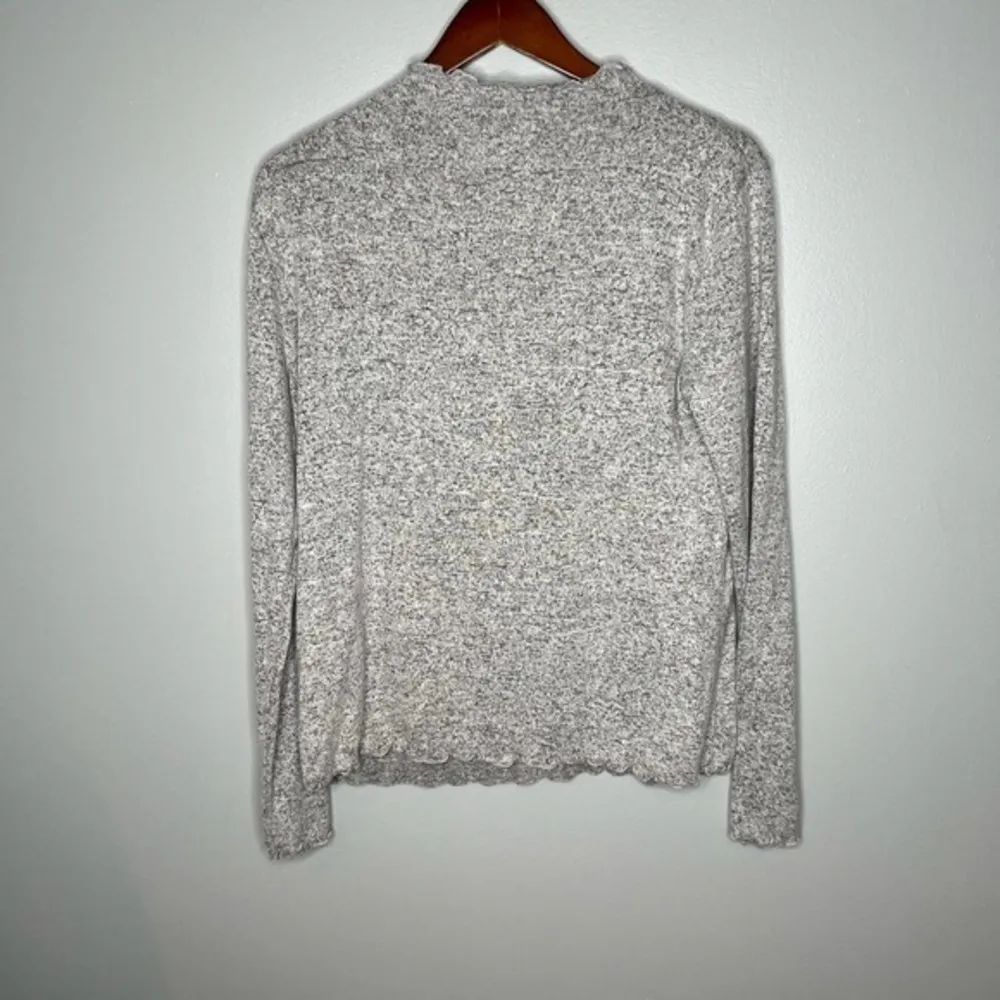 Saints 21 gray ruffle trim mock neck stretchy light long sleeve sweater large - Image 5