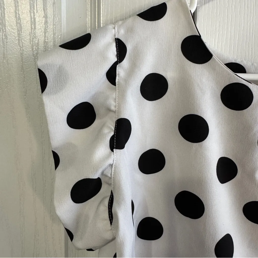 Black white polka dot ruffle sleeve blouse Size L - Image 2