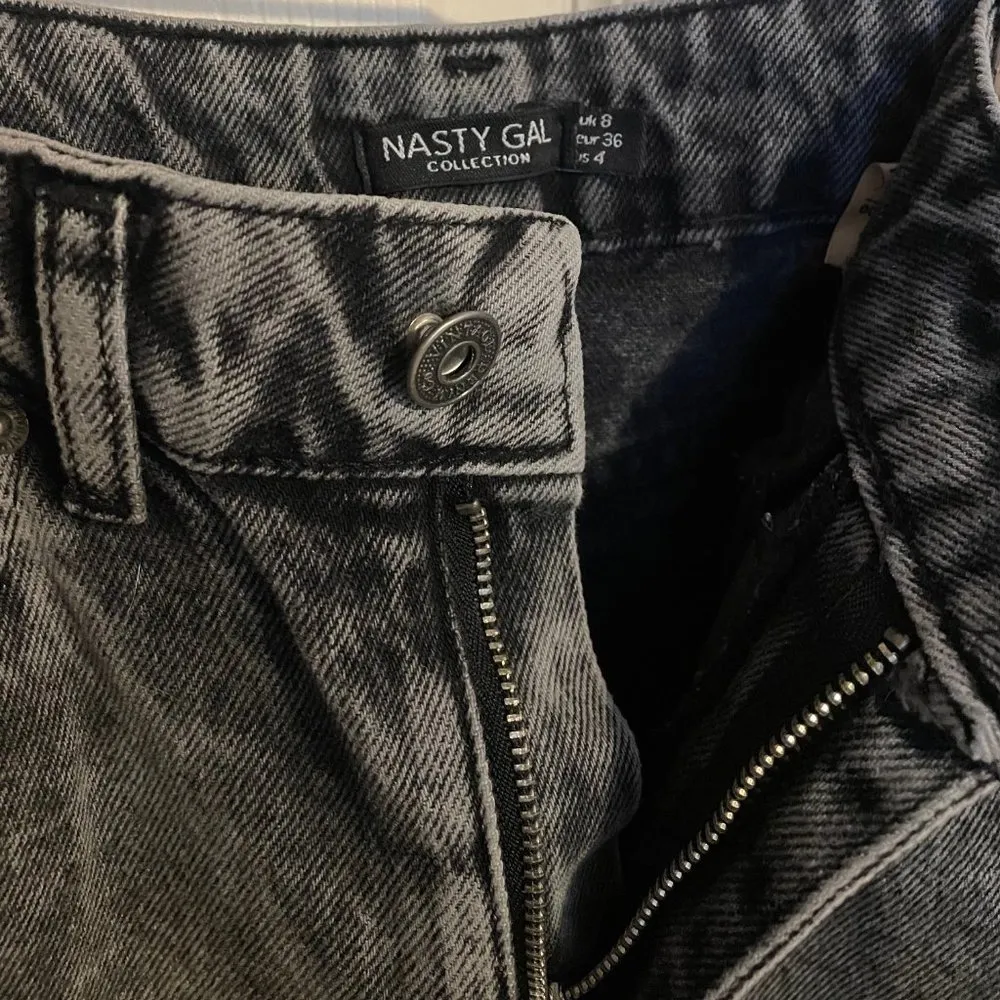 Nasty Gal High Rise Frayed Pant Hem Grey Washed Black Denim Mom Jeans Size US 8 - Image 3