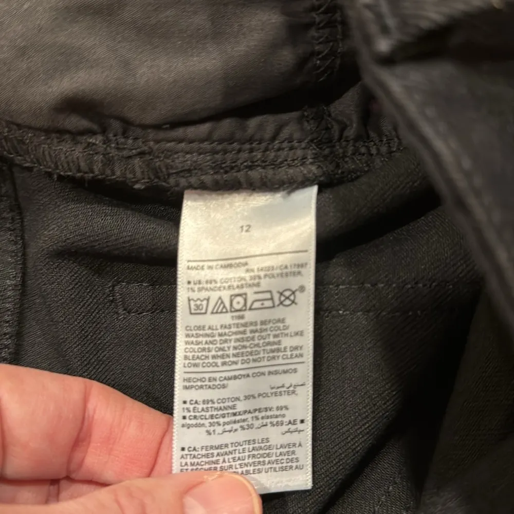Old Navy women’s black high -rise wow Jean shorts size 12. - Image 3