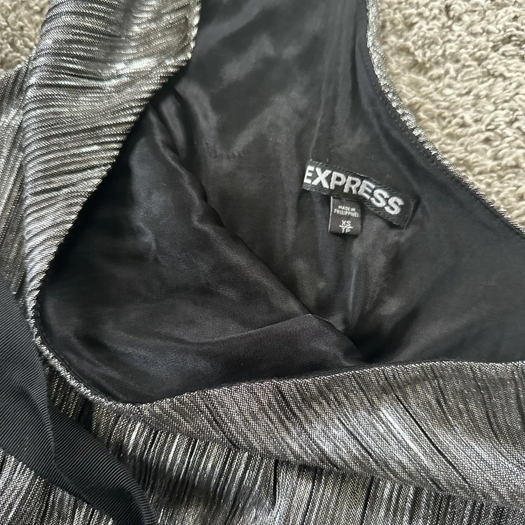 Express One-Shoulder Silver Dress with Black Belt - Image 8