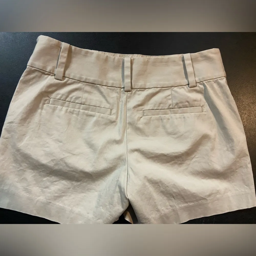 Ann Taylor  Khaki Side Zip Cotton Shorts Size 0 - Image 2