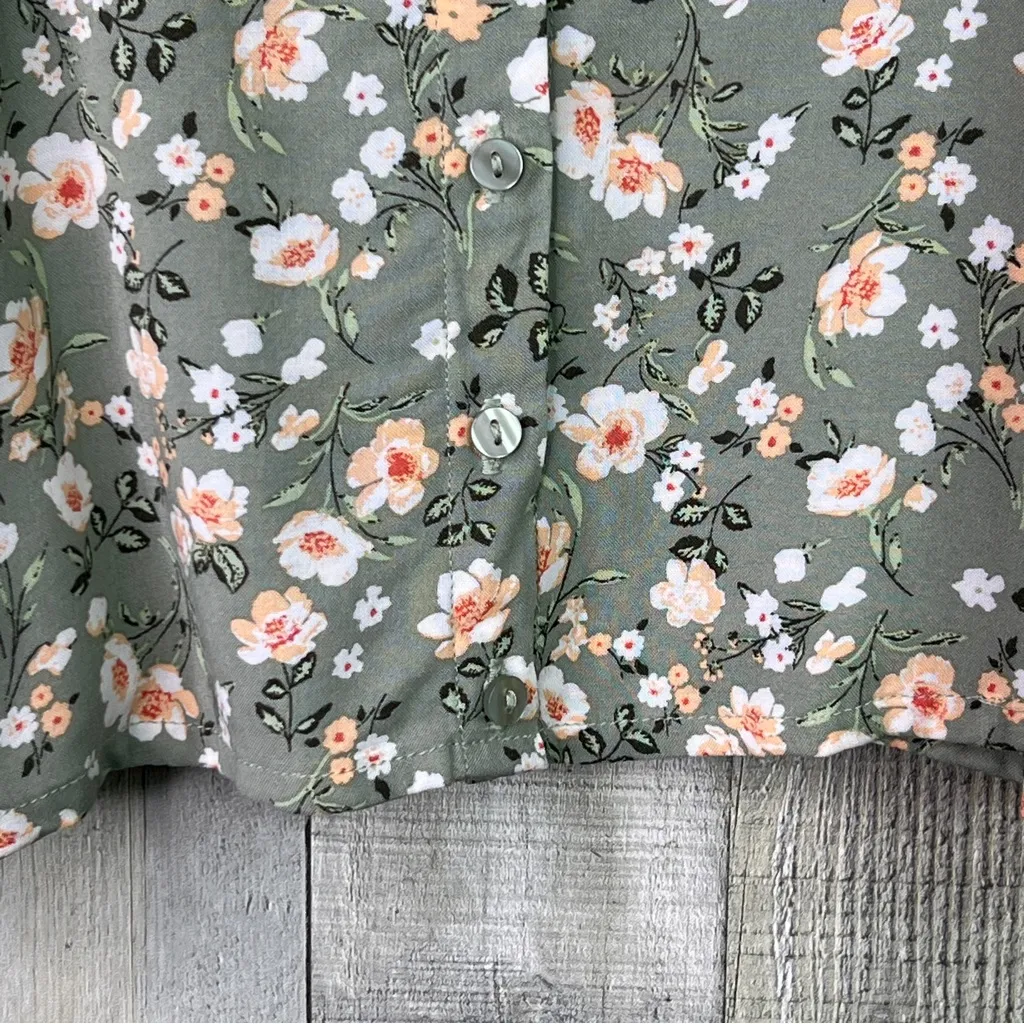 No Boundaries Size XL(15-17)Milkmaid Floral V-Neck Button Front Shirred Back Top - Image 4