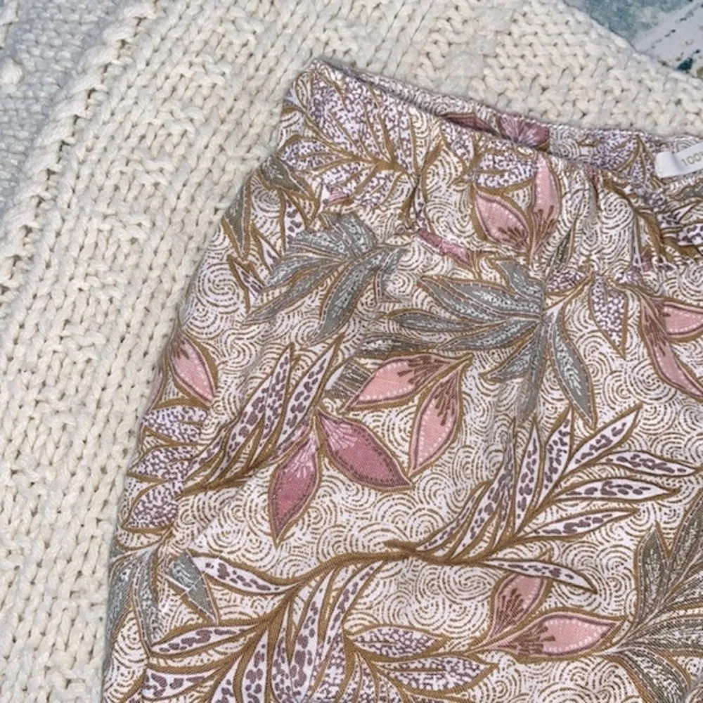 Cynthia Rowley floral shorts linen size medium - Image 6