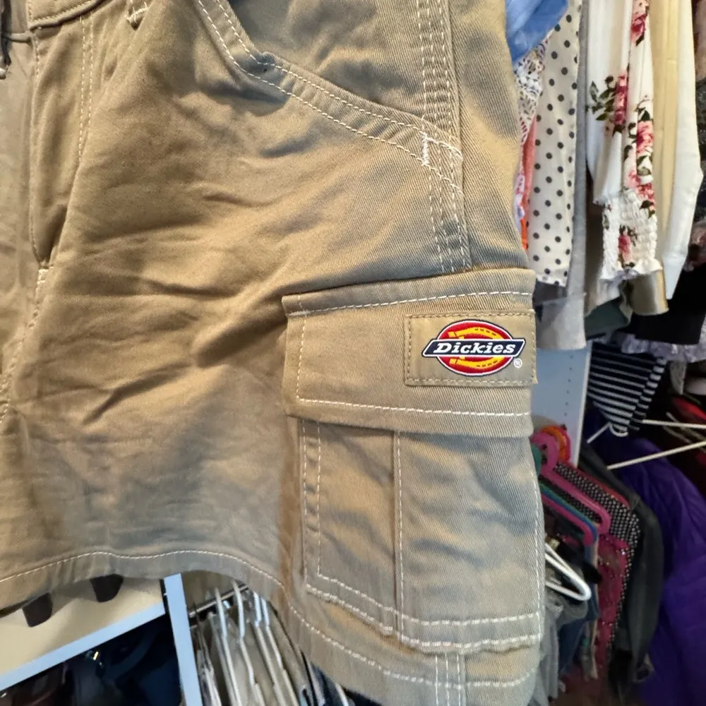 Dickies Khaki Cargo Shorts - Image 6
