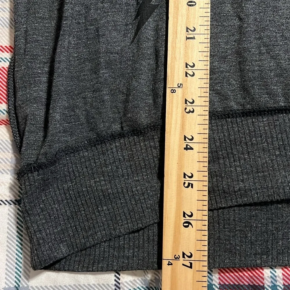 Hummingbird size medium lightning bolt pullover gray long sleeve lightweight top - Image 3