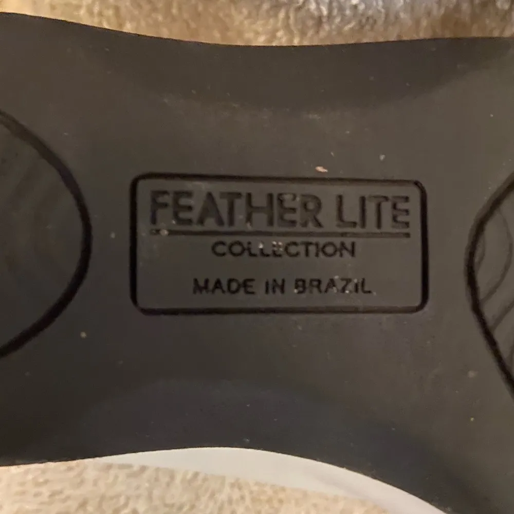 Feather Lite Leather Upper flat White Loafer Size 8 - Image 7