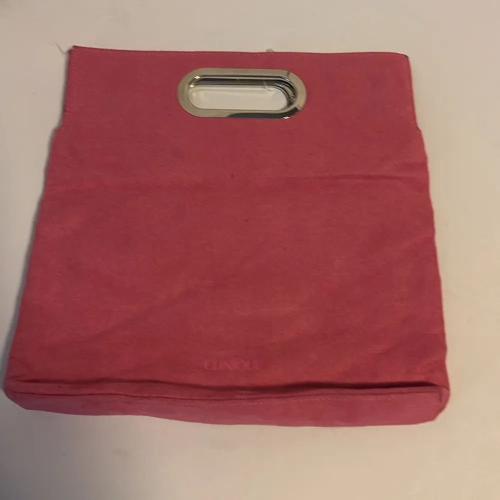CLINQUE PINK FAUX SUEDE CLUTCH/HAND BAG WITH SILVER HANDLE 
ADORABLE 💗💗💗💗 - Image 7