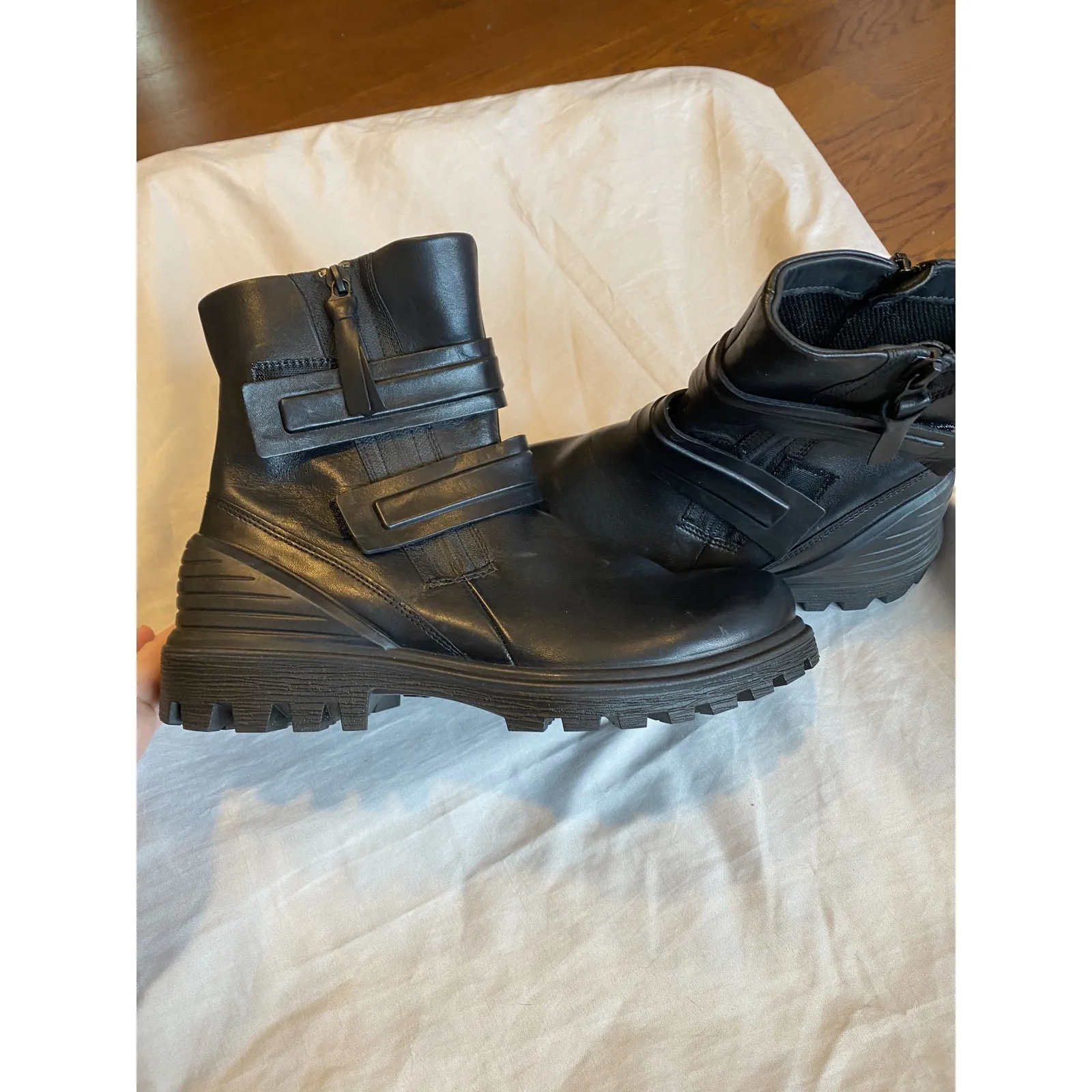 Ecco Tredtray Moto Women's 7.5 Black Leather Zip Round Toe Ankle Chelsea Boots - Image 2