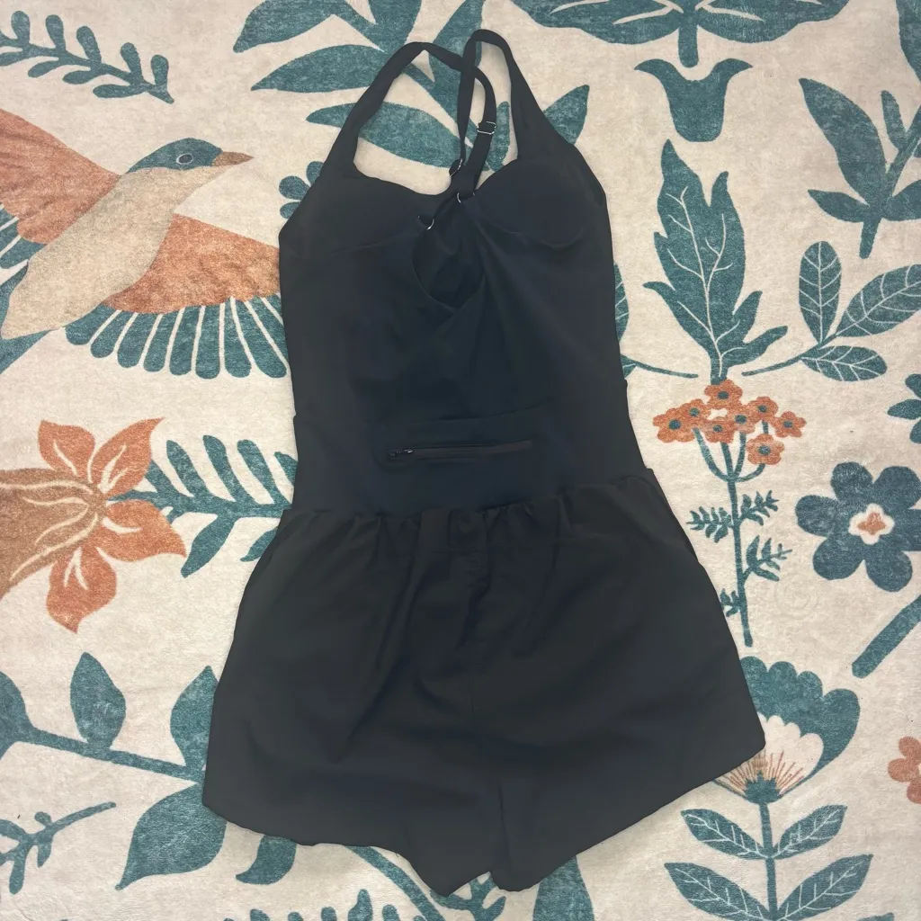 Black Women's Athletic Rompwe Size M - Image 4