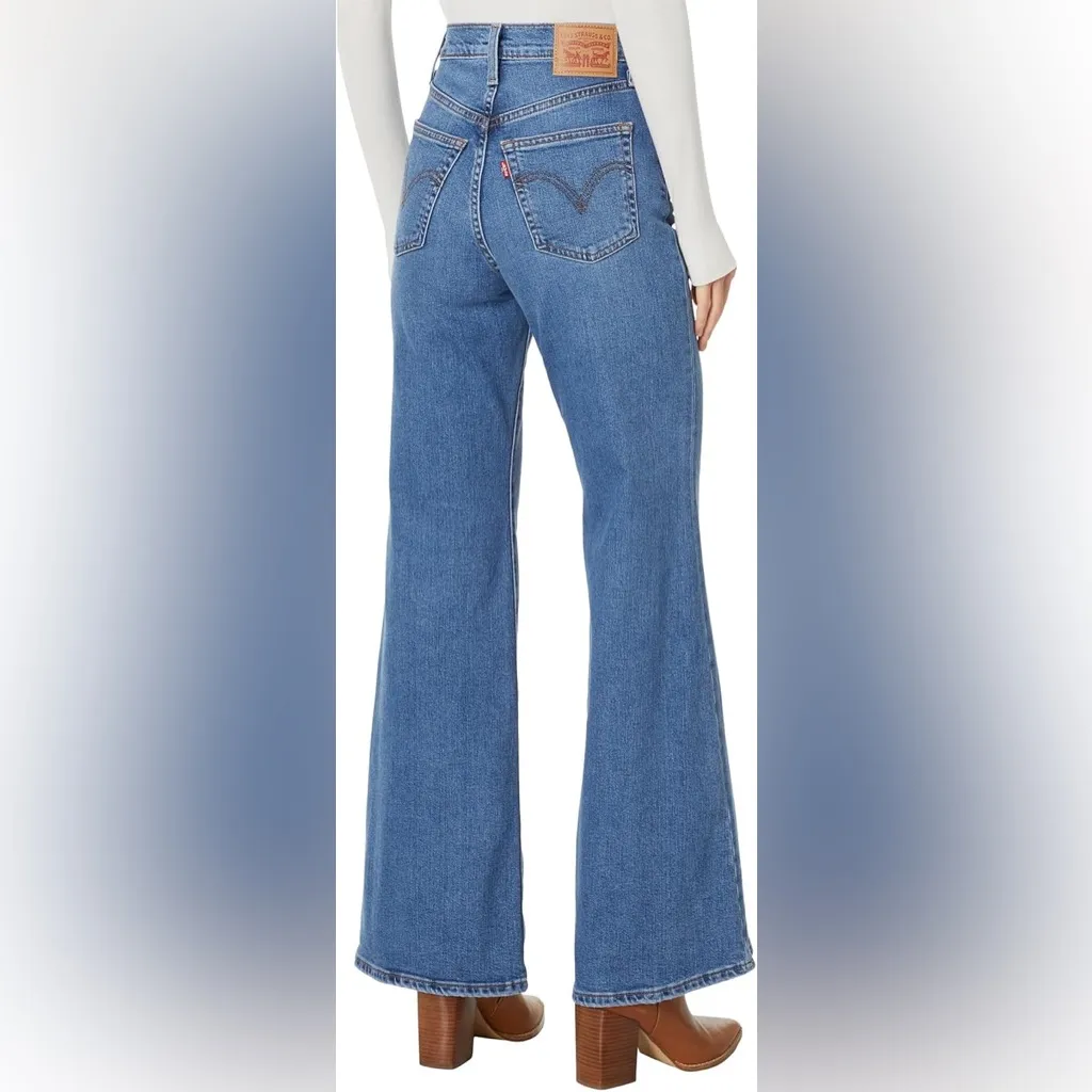 Levi’s Ribcage Bell Jeans - Image 2