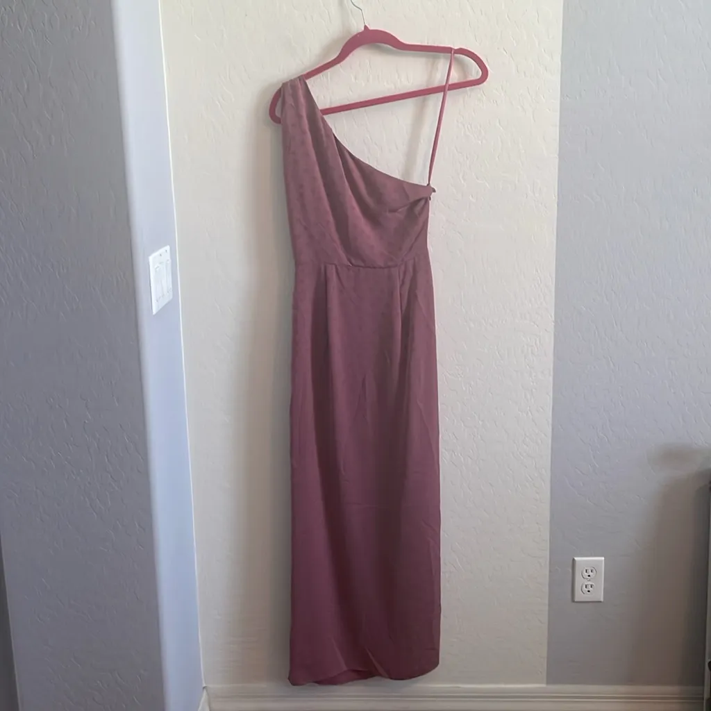 Favorite Daughter Singles Table Dress - Image 5