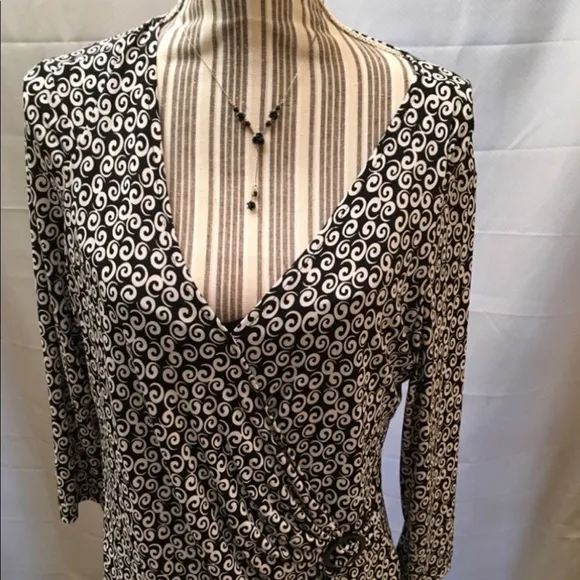 Black & White Top - Image 2