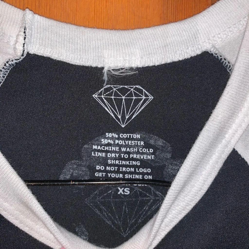 Crooks & Castles Black and White Graphic Raglan Size XS - Image 2