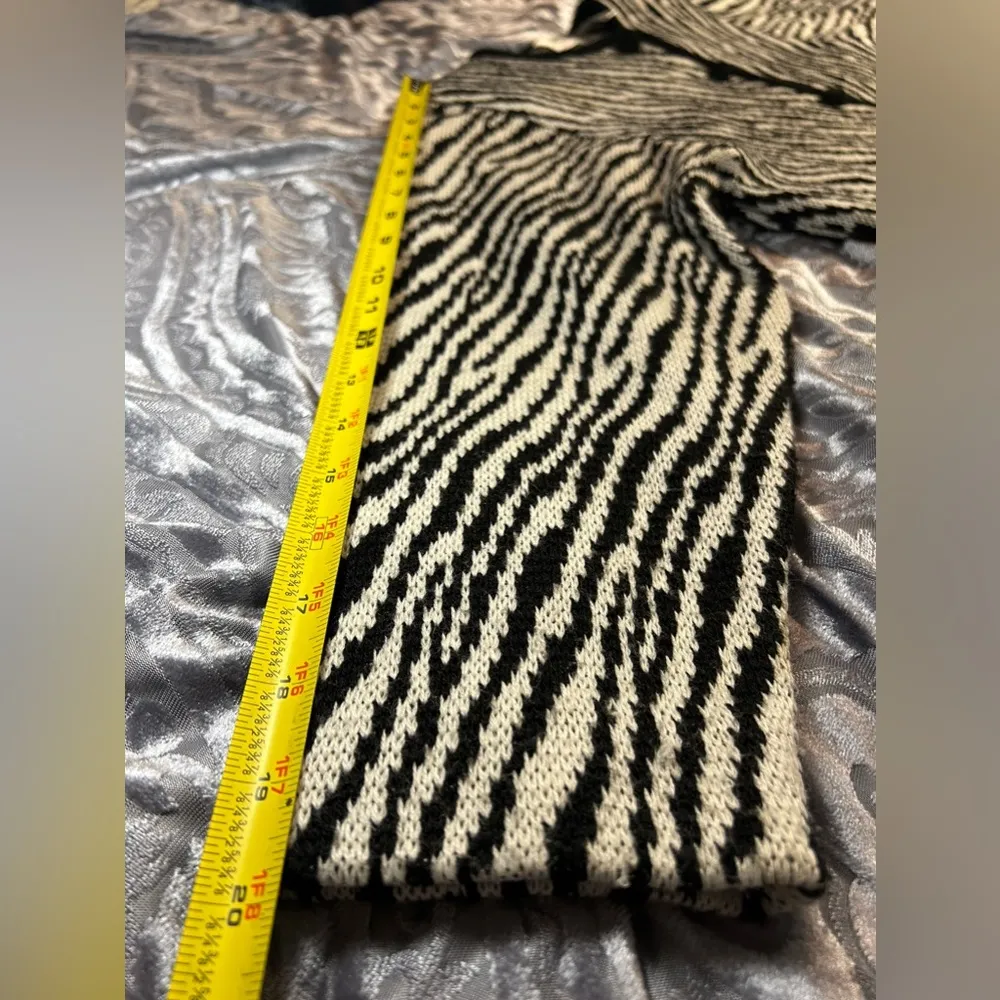 Vintage 90’s Laura Daniels Petite Zebra Print Medium Wool Blend Sweater White - Image 8