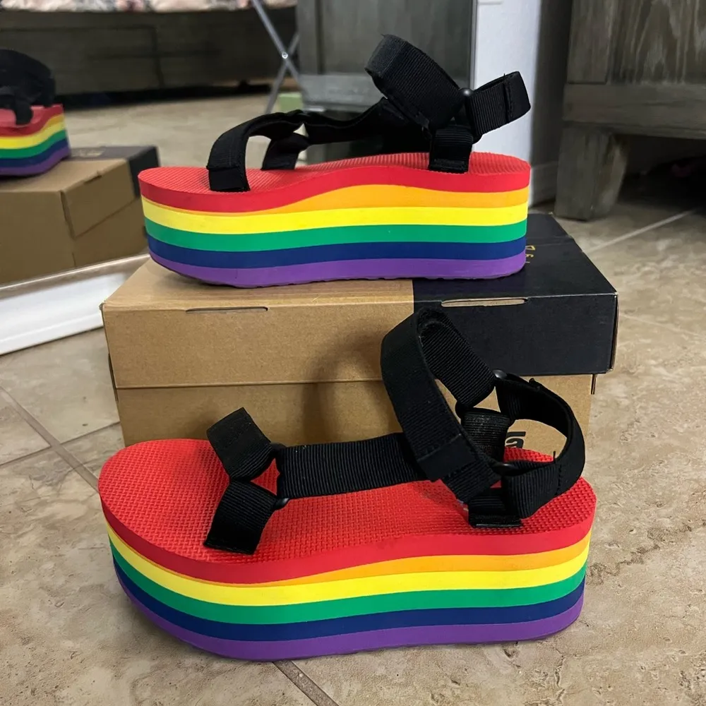 Teva Flatform Universal Rainbow Platform Sandals Size 6 - Image 4
