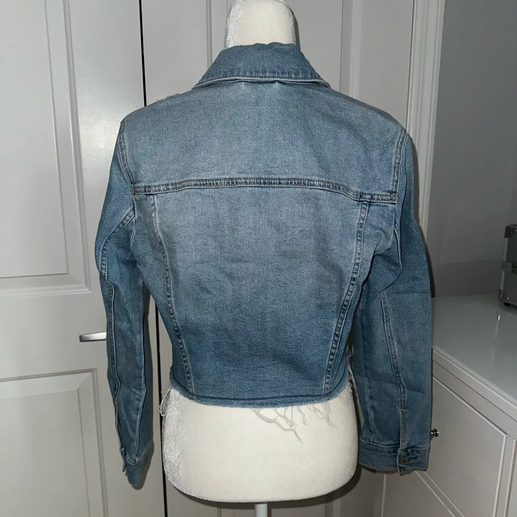 Hollister Cropped Denim Jacket - Image 5