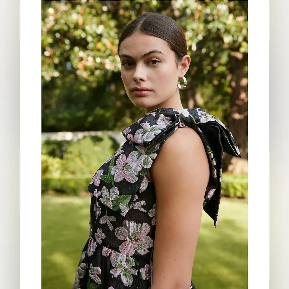 Abbey Glass Caroline Organza Floral Jacquard Asymmetrical Neck Sleeveless Bow Black Size M - Image 2