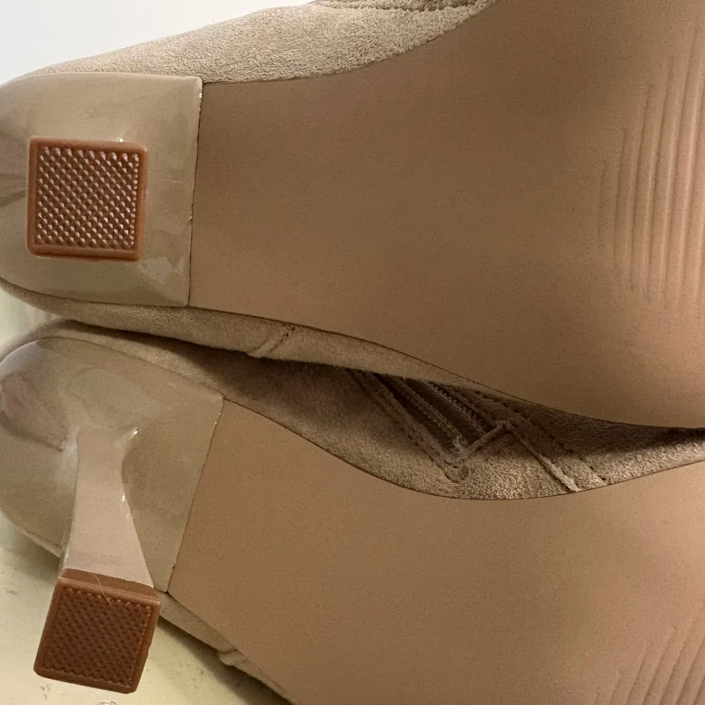 NWT Bloomingdale’s Aqua Taupe Suede Heeled Boots - Image 6