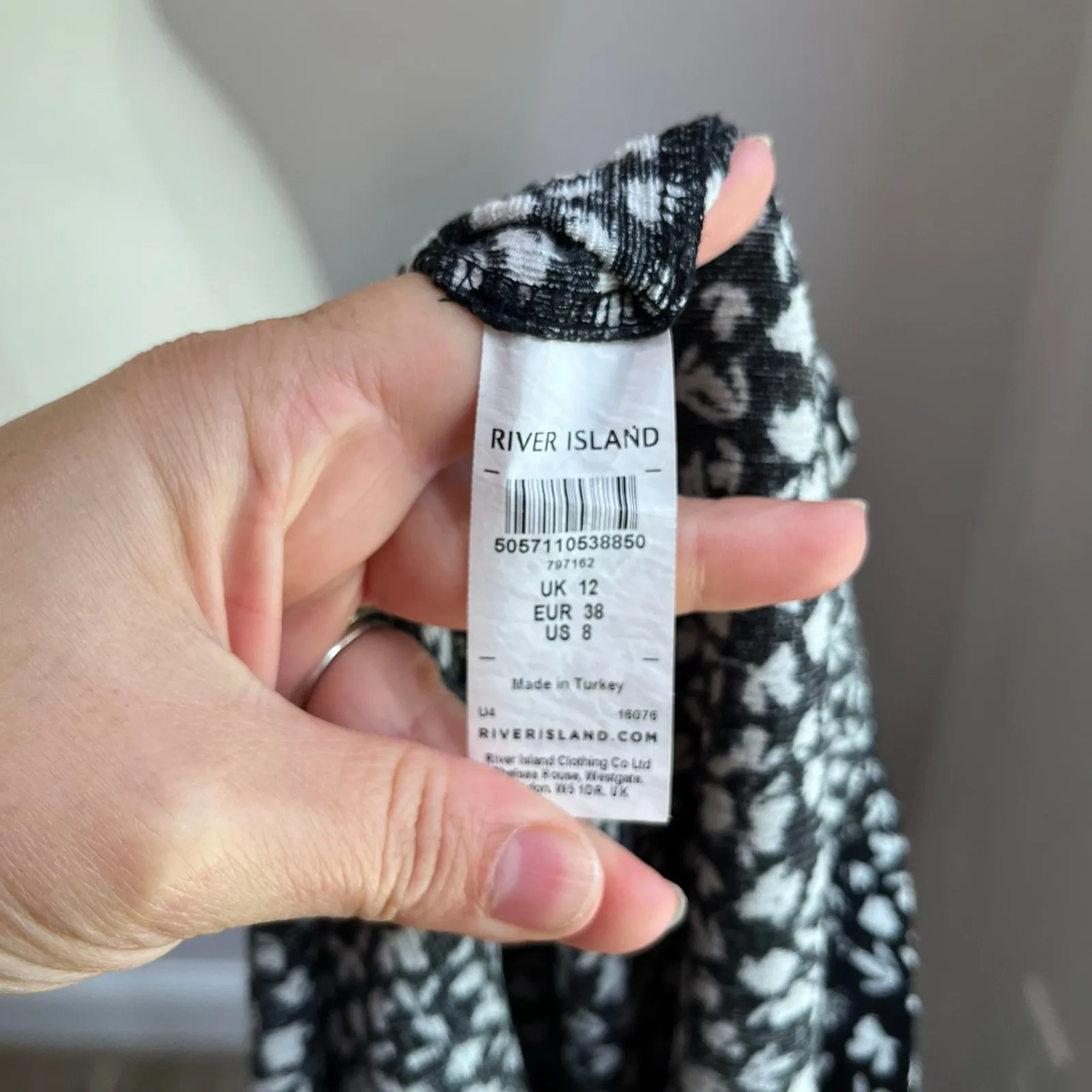 River Island White & Black Floral Flared Sleeve V Neck Blouse Size US 8 - Image 8