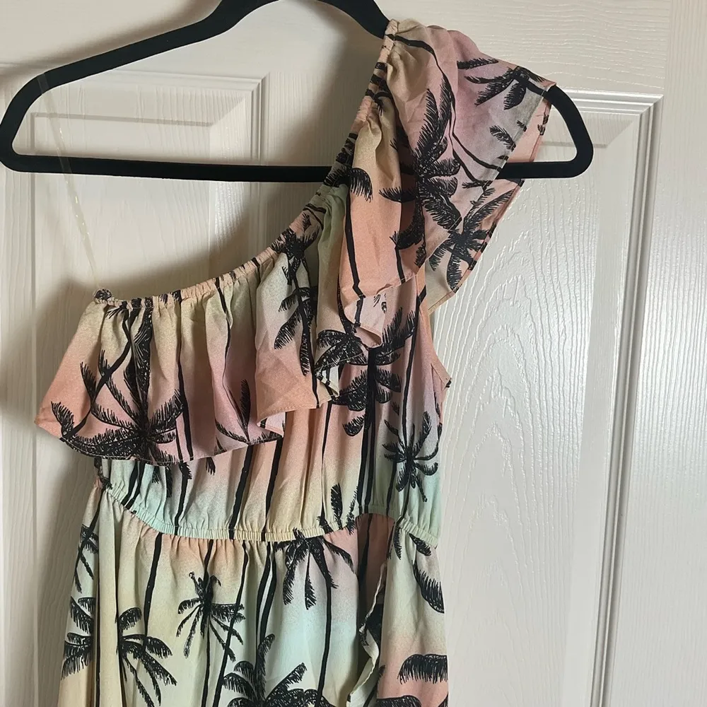 Entro Tropical Print Ruffle Maxi Dress size small - Image 9