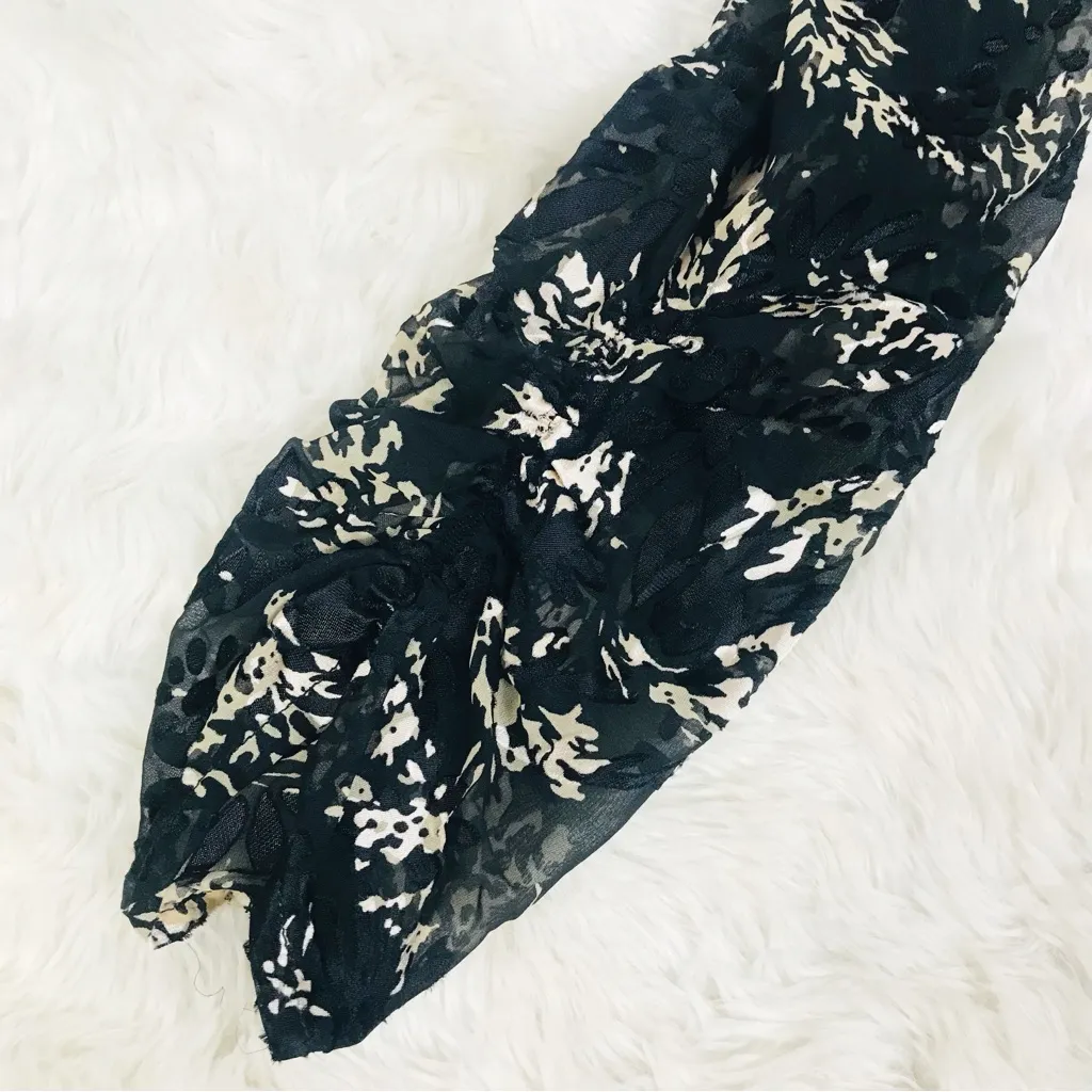 New ASTR Maven Black Floral Long Sleeve Midi Dress Small Thigh Slit Puff Sleeve - Image 9