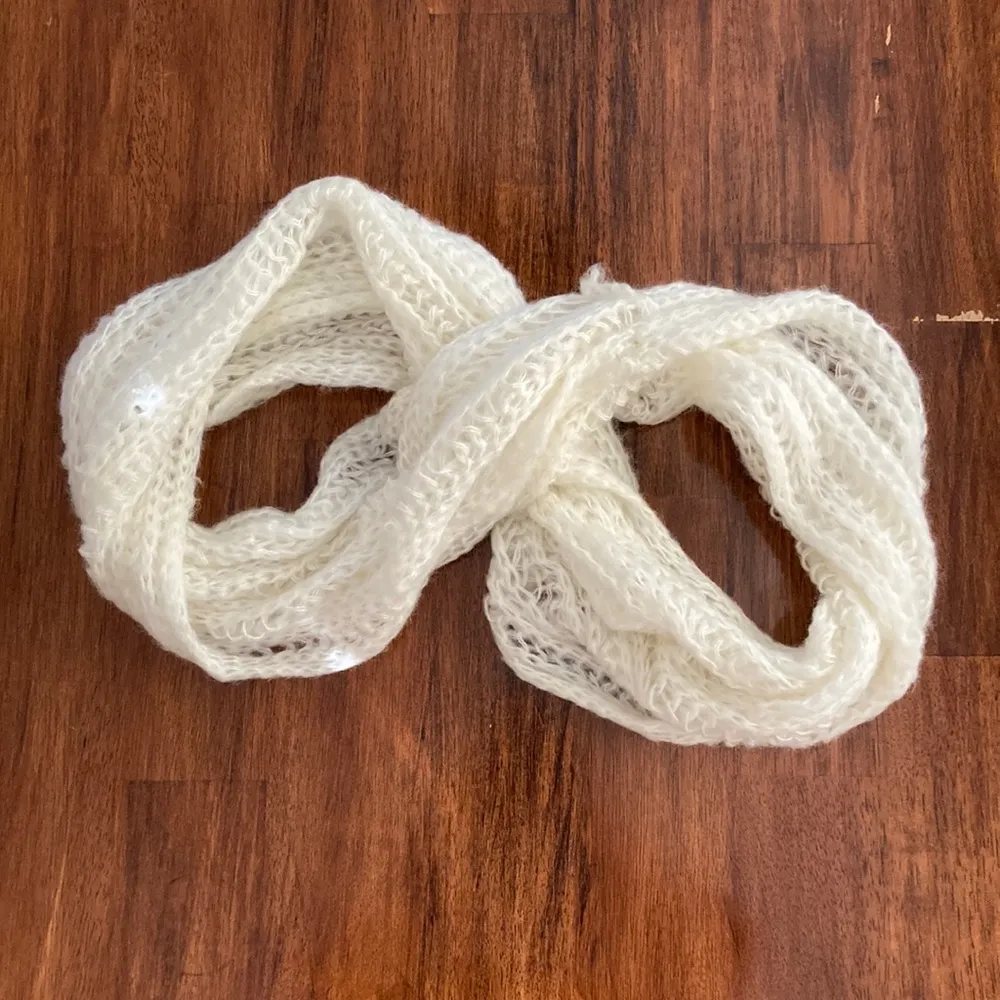 Francesca’s Ultra Soft Cream Plush Infinity Scarf White One Size Warm Soft EUC - Image 2