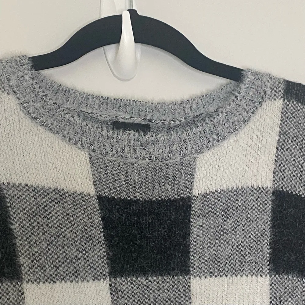 Bobeau Fuzzy Kelly Sweater. Size S Buffalo Plaid Black White - Image 5