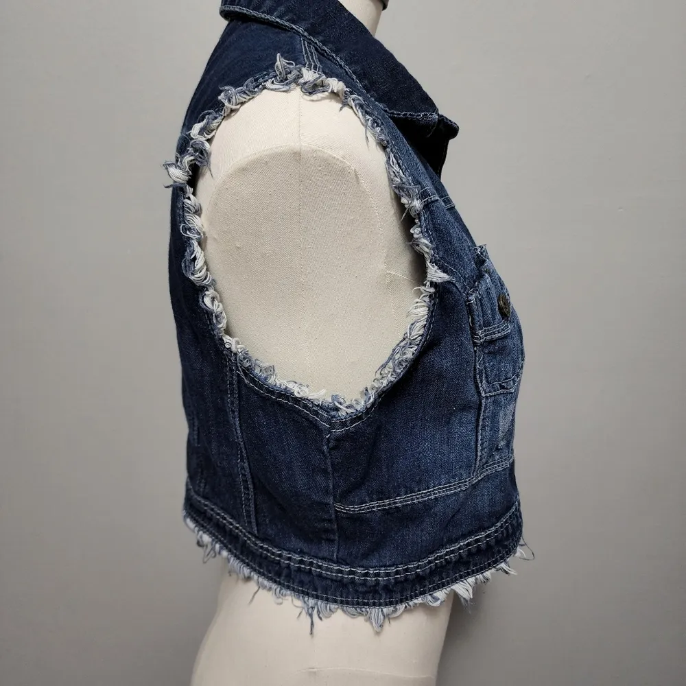 One 5 one dark wash raw edge denim vest size medium - Image 2
