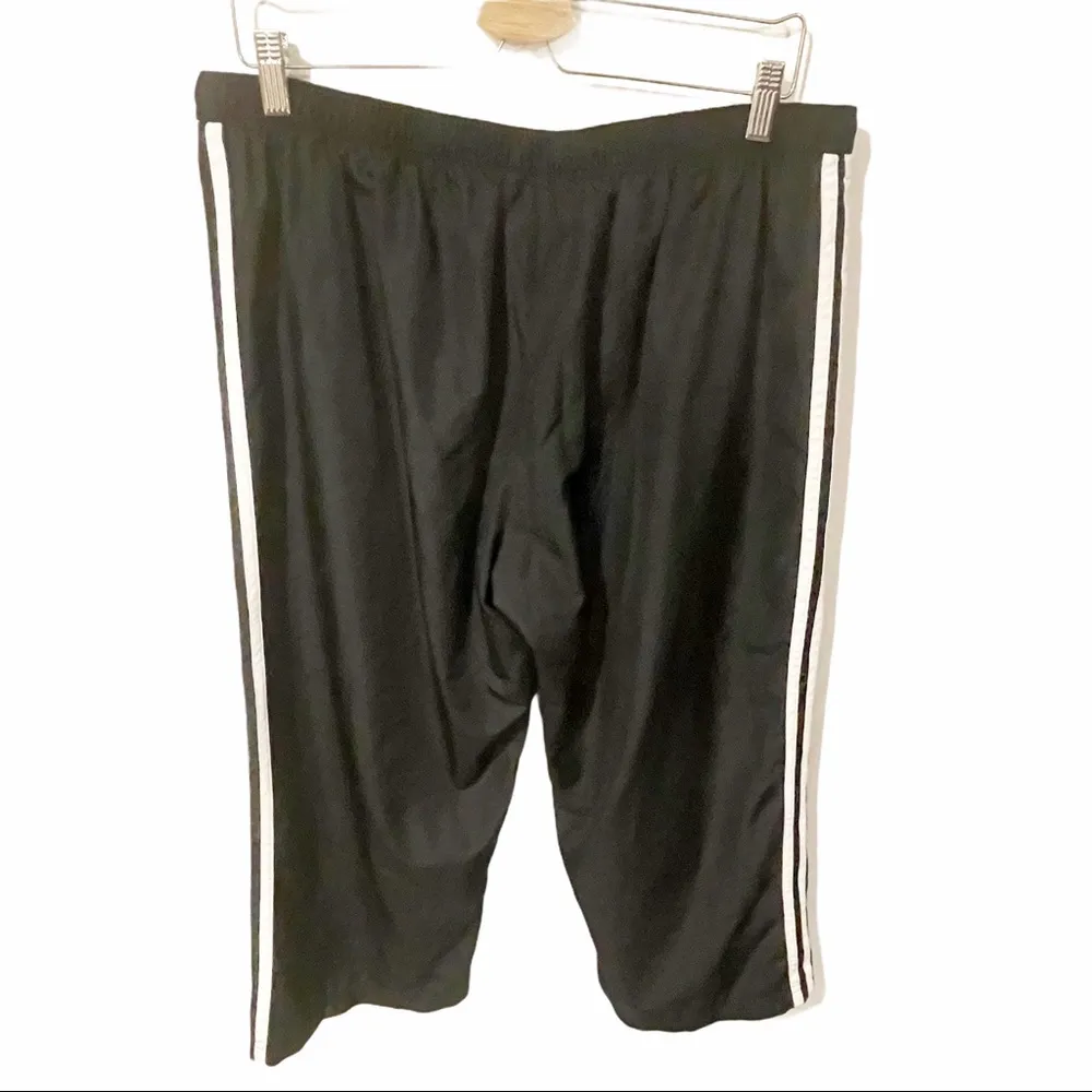 Adidas Size XL Black Three Stripe Cropped Wind Pant - Image 4
