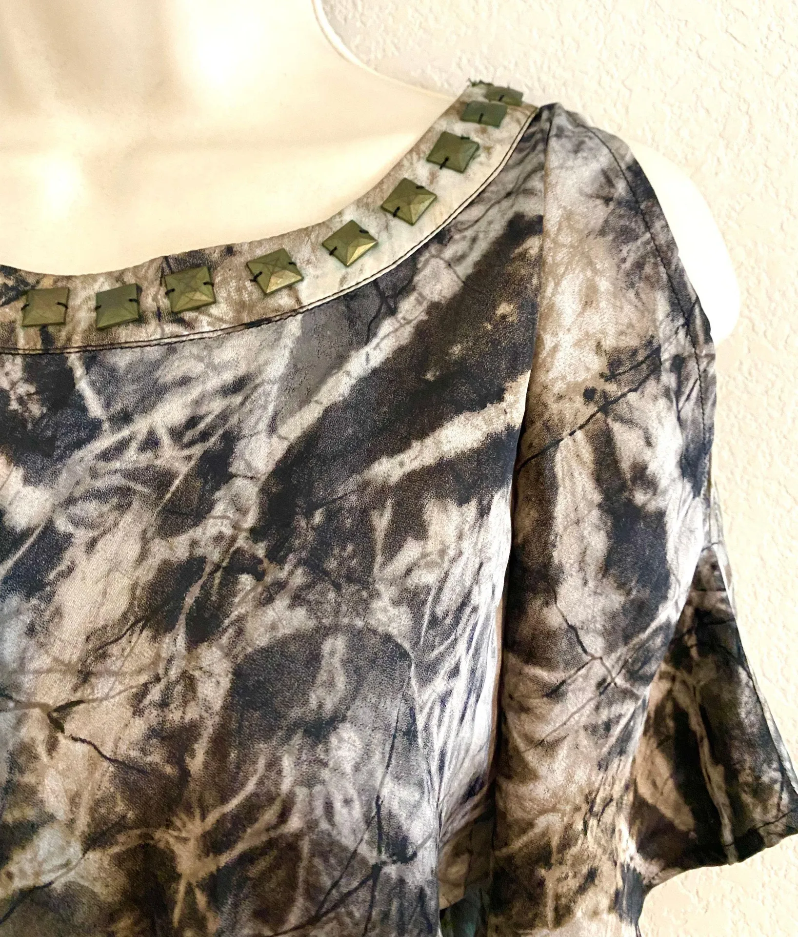 NWOT  lightweight studded dress. Sz S - Image 5