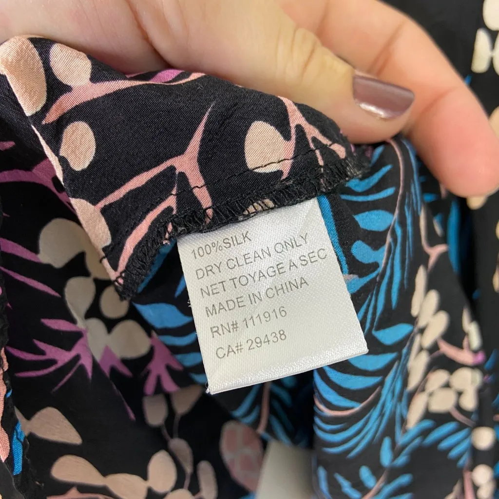 Yumi Kim 100% Silk Faux Button Dark Floral Blue Multi Color Top Size Small - Image 5