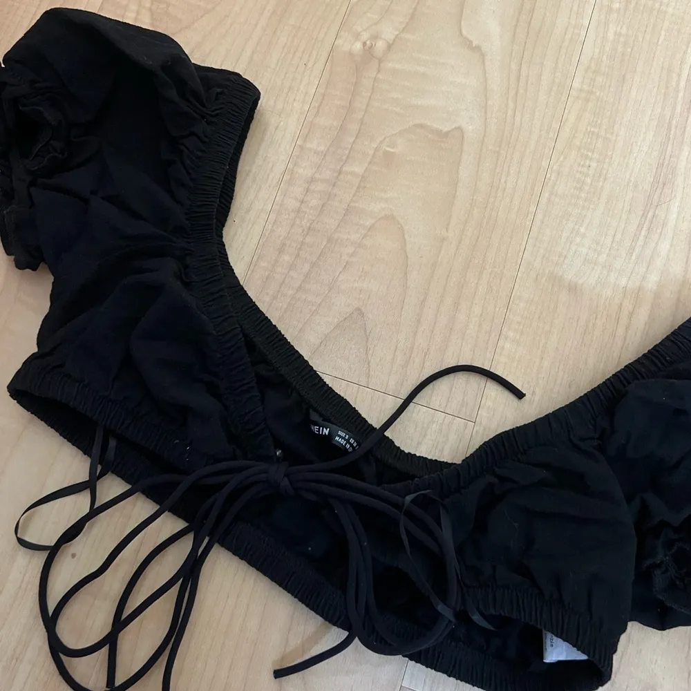 SheIn  Ruched Bust Puff Sleeve Tie Front Crop Top - Image 4