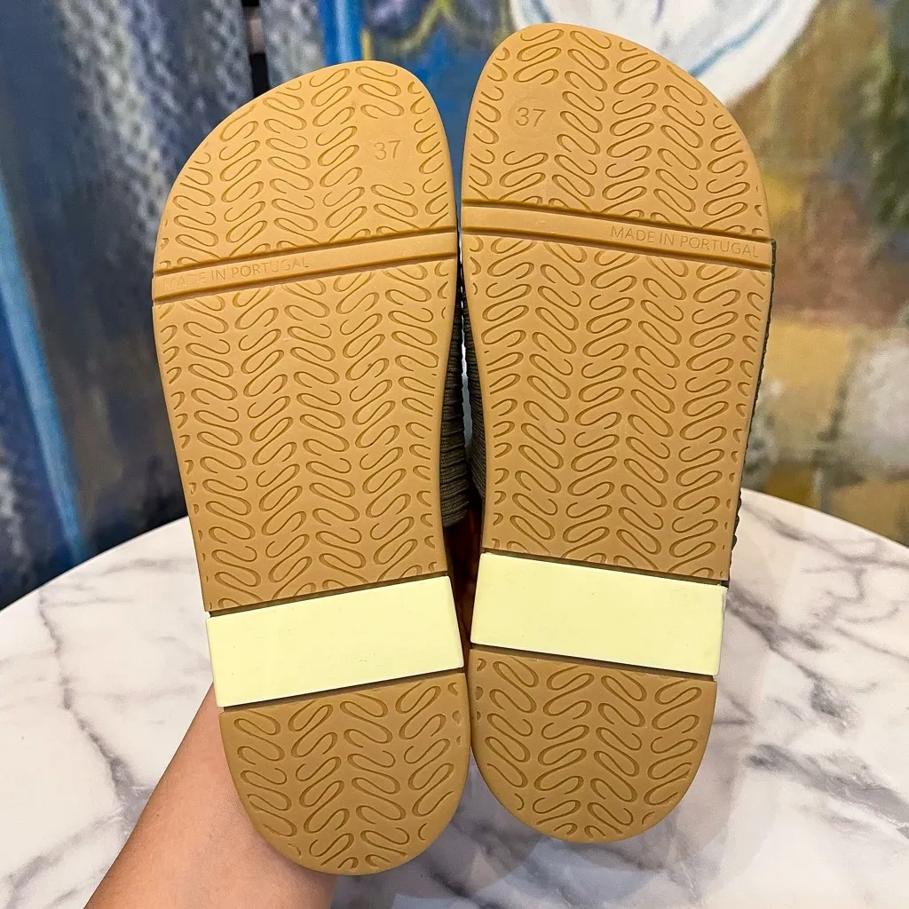 Message Shaw Ripple Slide Vegan Ripple Strap Stone Beige EU 37 EUC Tan Size 6 - Image 8