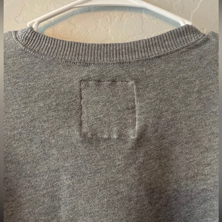 ⭐️Hollister gray sweatshirt with rose and moon details on sleeves size medium - Image 7