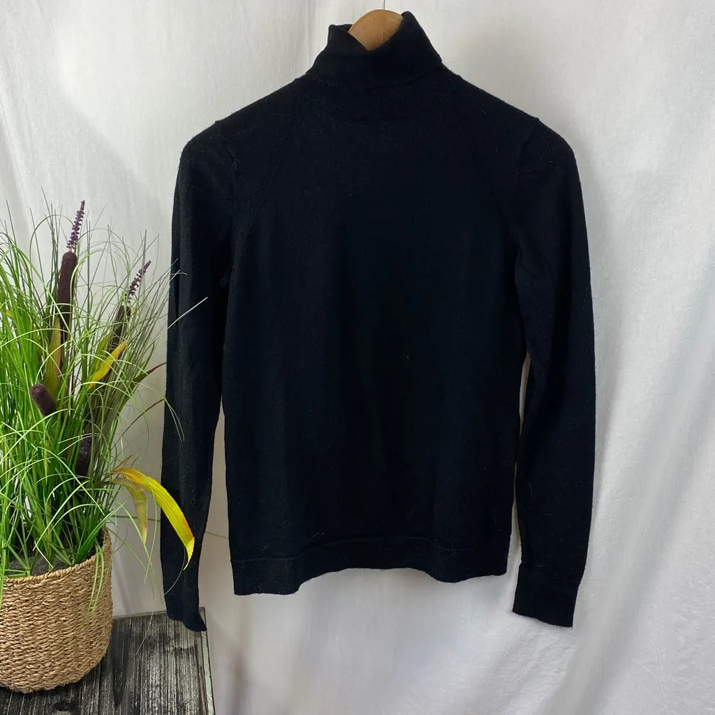 Banana Republic 100% Merino Wool Black Turtleneck Long Sleeve Sweater M - Image 2