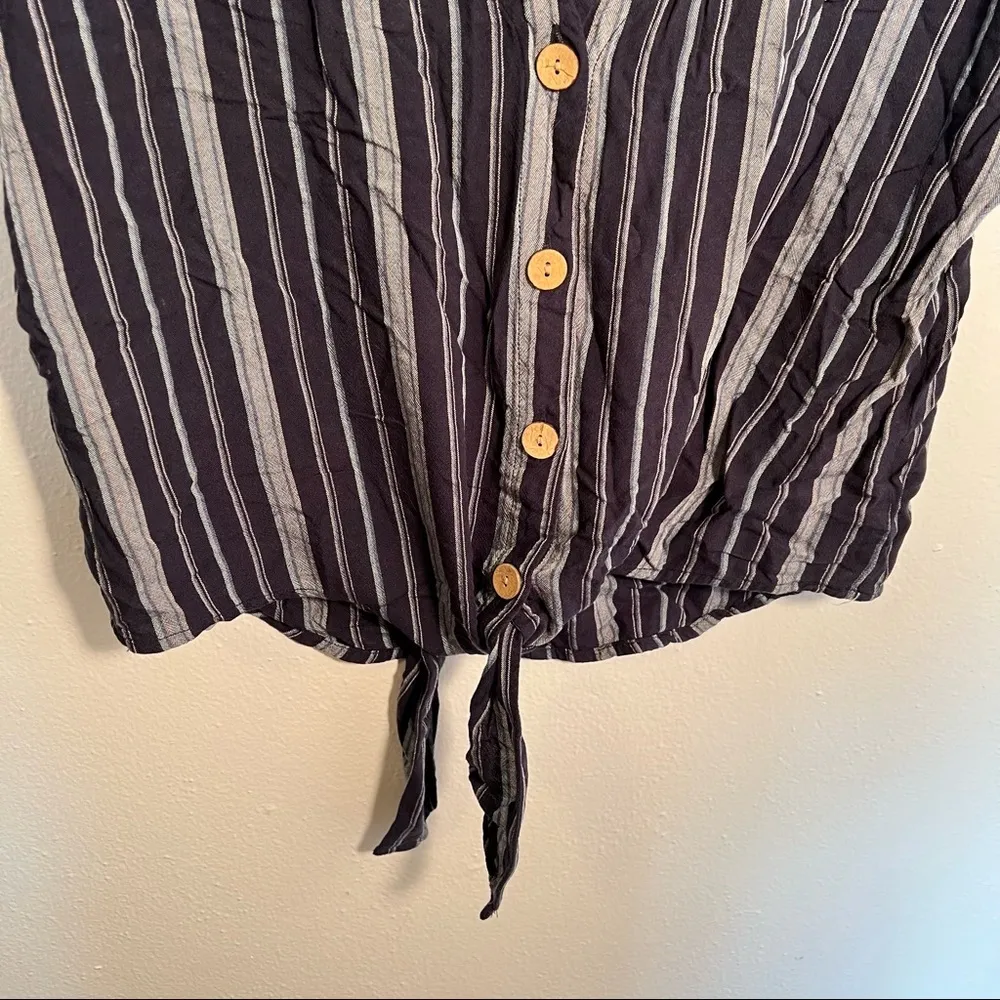 Universal Thread Button Down Tie Front Top Blue Stripes - Image 4