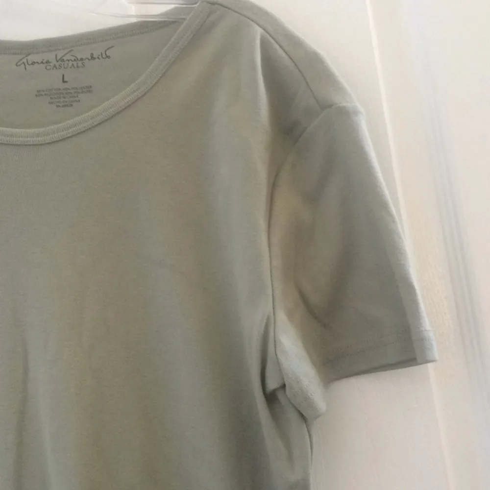 FINAL MARKDOWN Ladies Gloria Vanderbilt tee large - Image 2