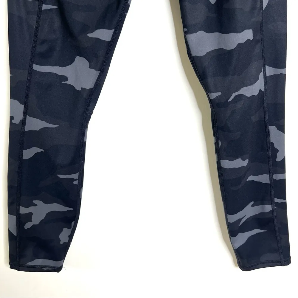 Athleta Camo Contender 7/8 Tight Black Grey Camo Size Small - Image 6