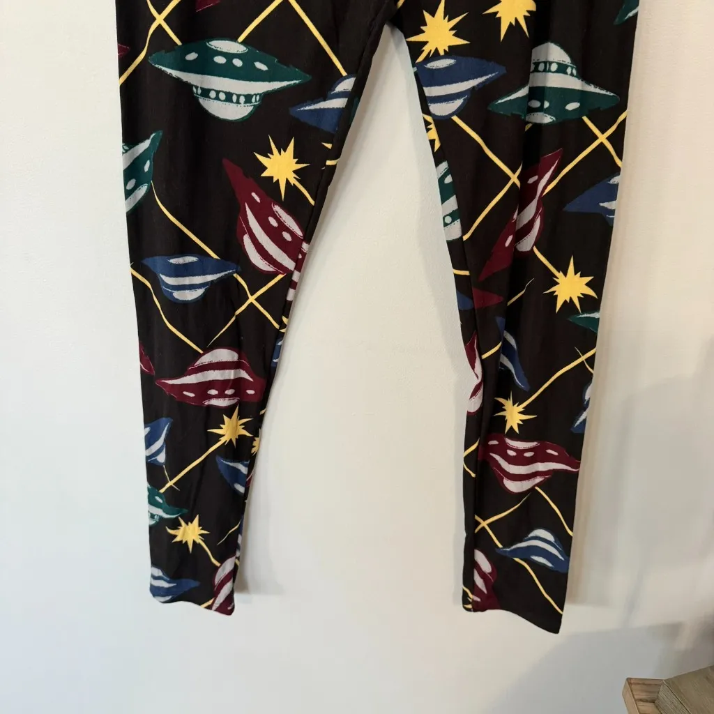 Lularoe Tall & Curvy Leggings UFO Spaceships Outer Space Fits Women's Sizes 12-20 - Image 3