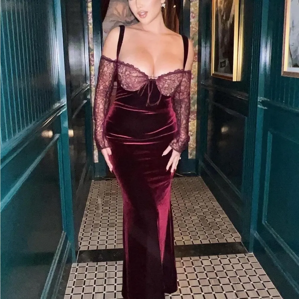 House of CB ‘Ivy’ Black Cherry Velvet Gown NWT size XS Plus‎ Cup - Image 9