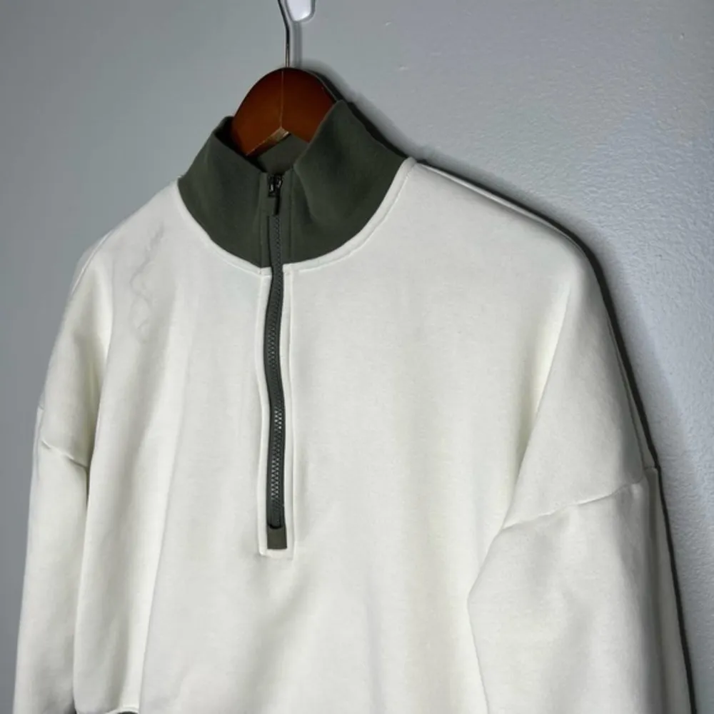 Fabletics Catarina Mock Neck Half Zip Pullover white dove/ safari sz small FLAWS - Image 4