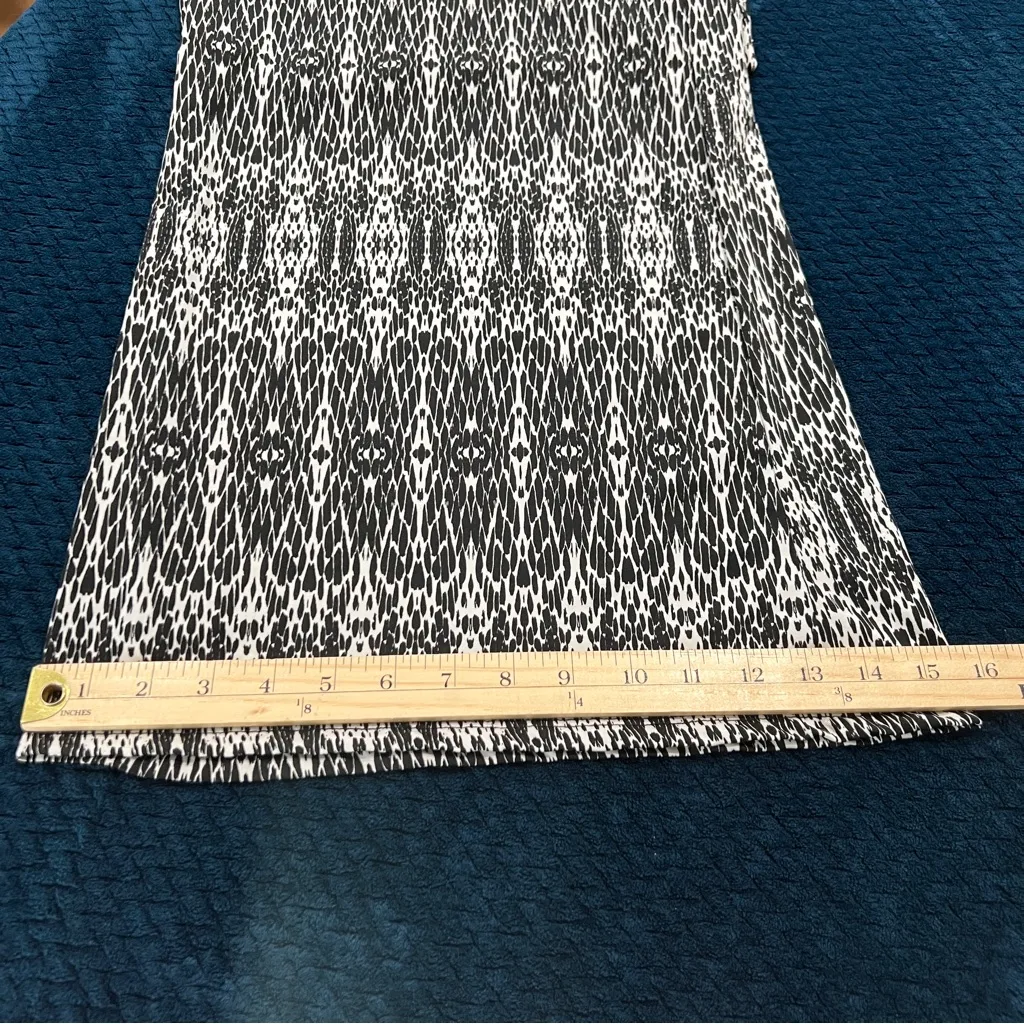 C'est La Vie Black & White Patterned Stretch Jersey Knit Pull - Image 13