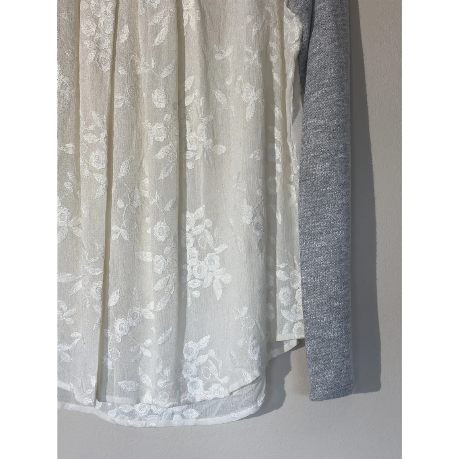 Sunday in Brooklyn Ivory Floral Lace Long‎ Sleeve Knit Sweater Top Shirt Medium - Image 2