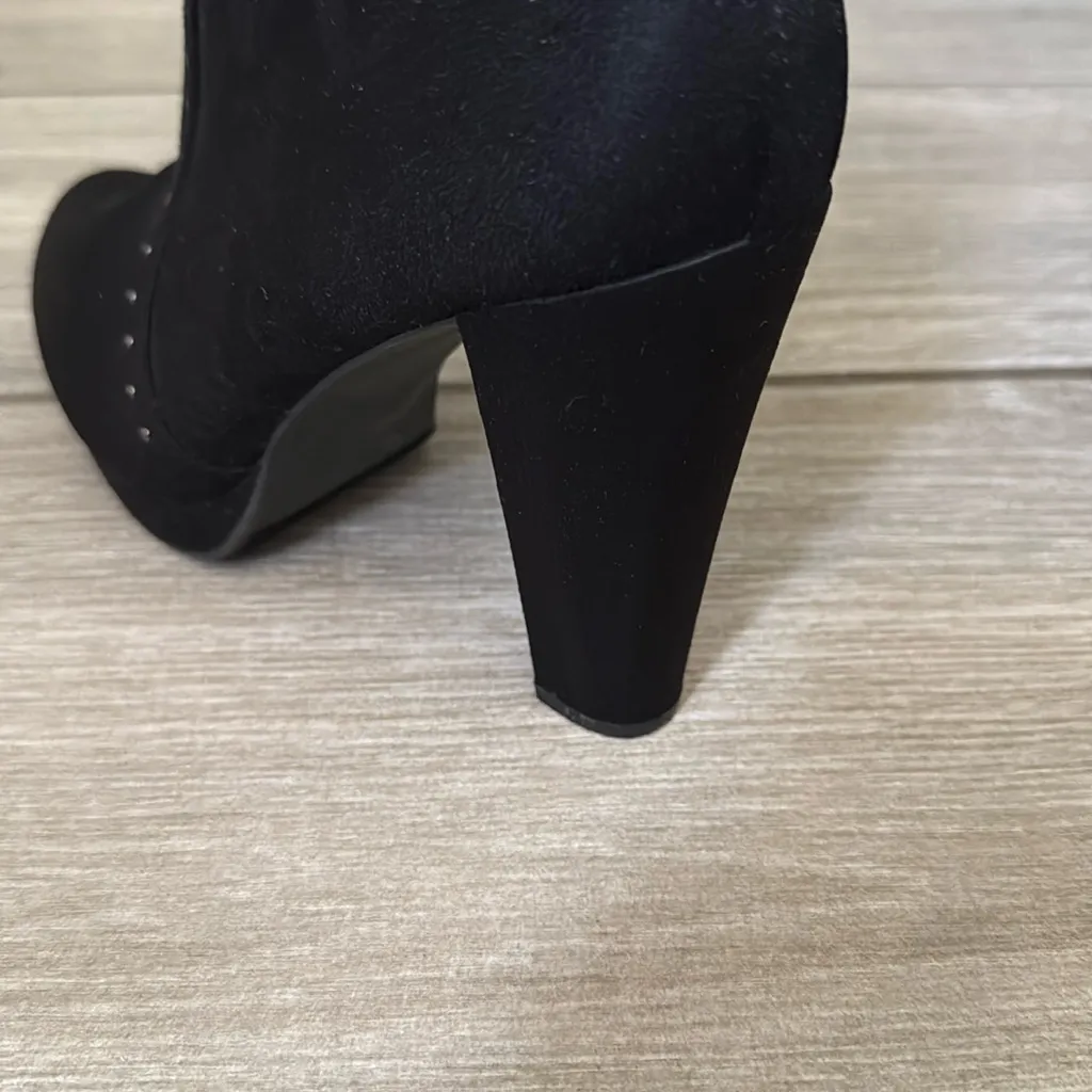 Report Remi Women’s Black Suede Ankle‎ Booties Size 8 - Image 6
