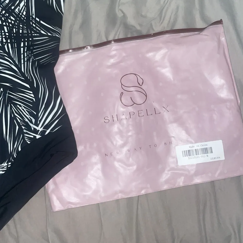 Shapellx Asymmetrical Print Shaping Swimsuit Black Size M - Image 3