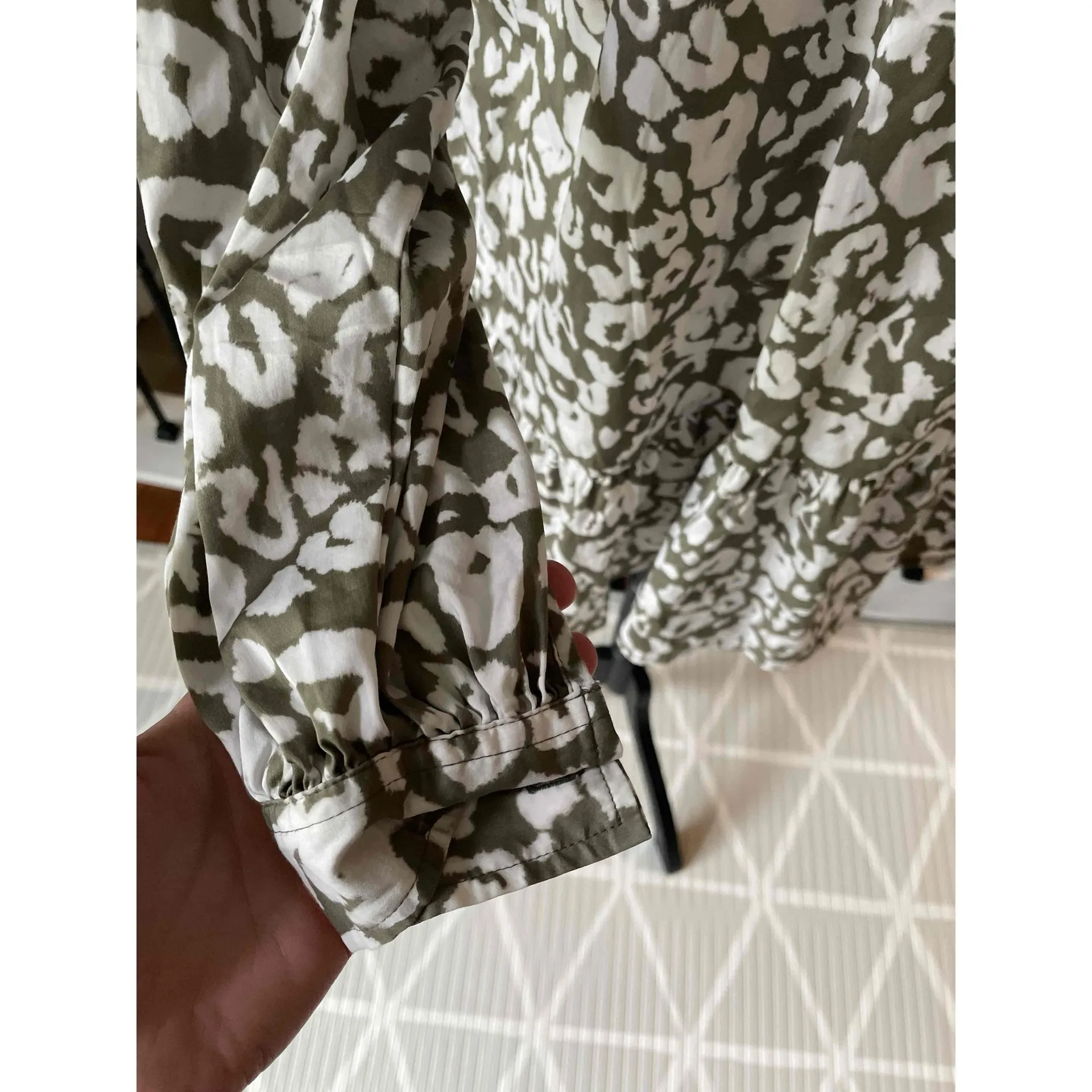 Elizabeth‎ & James Green Floral Patterned Long Sleeve Dress Size Small - Image 3