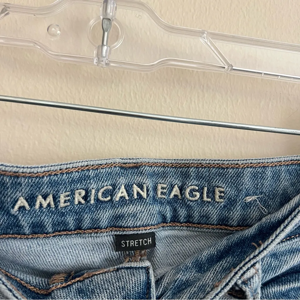 American Eagle Stretch Ripped Mom Jeans Destroyed Light Wash Size 8 Short - Image 7